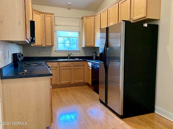 3rd image of 1044 Macklin St Unit 12