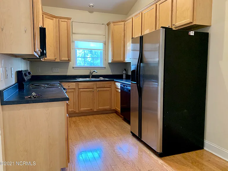 1044 Macklin St #12 — Photo 3