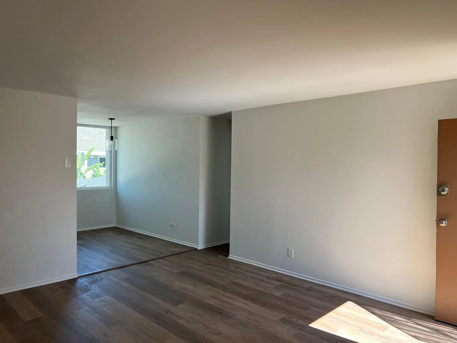 524 W Wilshire Ave — Photo 2