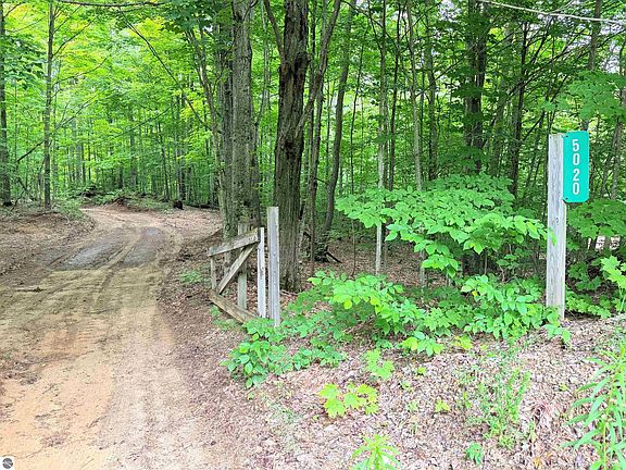 5th image of 5020 Satterly Lake Rd