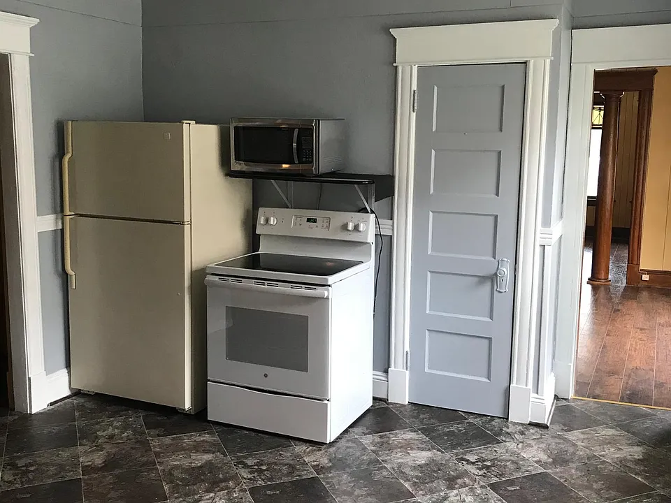 Kitchen (1st floor of apartment)
*2nd floor of the house