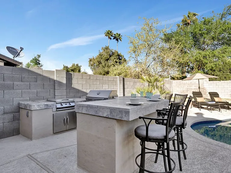 2357 S Davis Cir — Photo 7