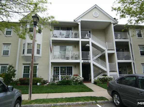335 Linden St, Mahwah, NJ 07430