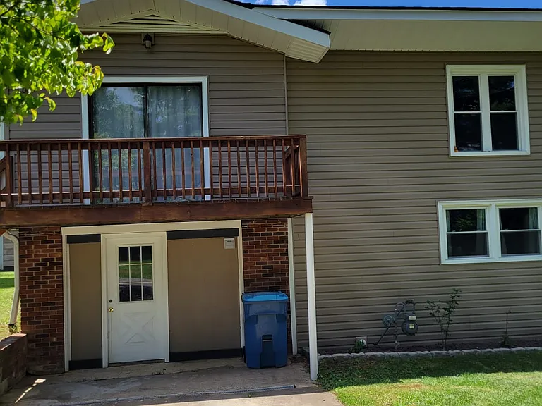 110 Hawthorne Ln — Photo 11