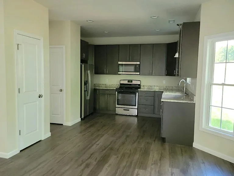 905 W Estate Dr — Photo 5