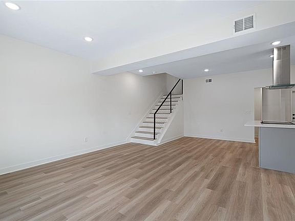 4th image of 8809 Cortez St