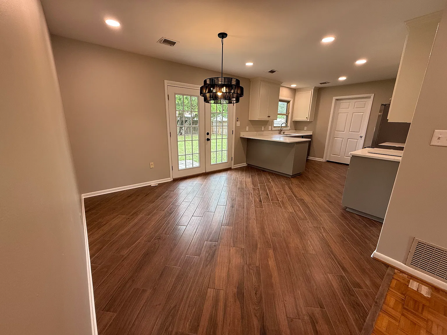 3 bed, 1451 sqft, $1,995 — Photo 3