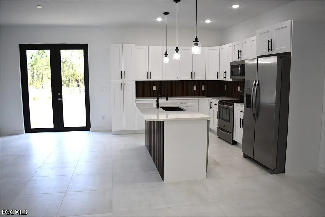 3 bed, 2.0 bath, 1620 sqft, $2,000 — Photo 3