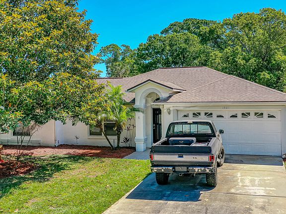 2nd image of 1501 Manor Dr