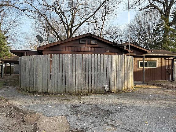 2nd image of 36 Honeysuckle Dr