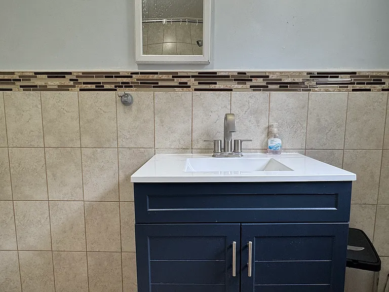 Mallory Ave — Photo 17