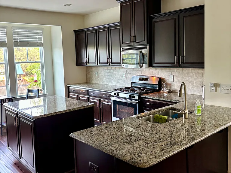 5319 Cambridgeshire Loop — Photo 4