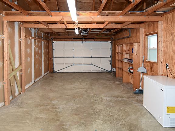 4th image of 510 Worchester St
