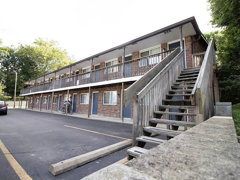 Campus Apartments — Photo 8