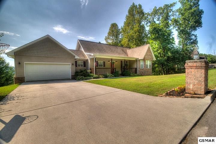 1st image of 820 Mountain Grove Ln