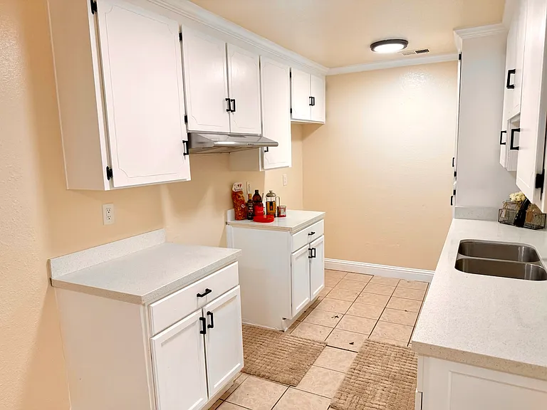 8815 Kelley Dr — Photo 4