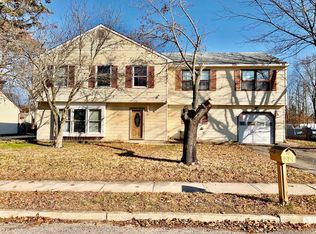 4 Standish Dr, Howell, NJ 07731