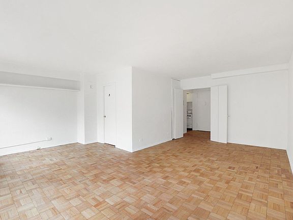 3rd image of 166 E 61st St APT 3A