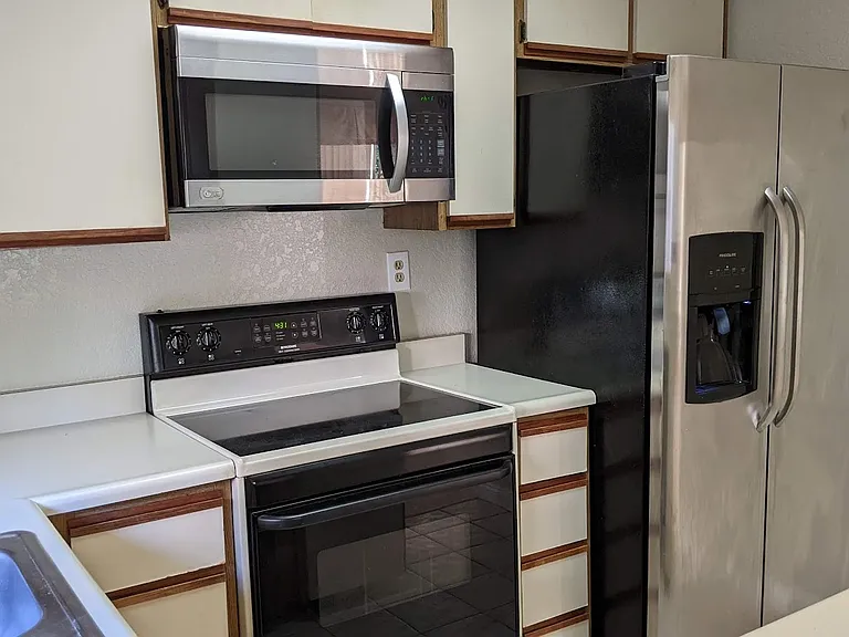 11321 Avenida De Los Lobos #E — Photo 8
