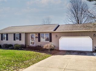 125 Bittersweet Dr, Columbiana, OH