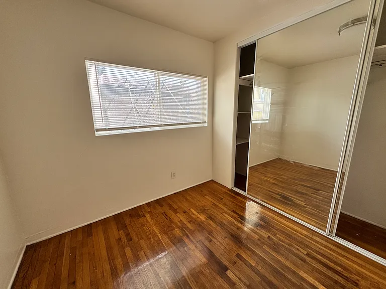 3863-67 Franklin Ave #3865 — Photo 11