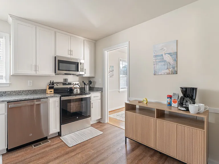 8702 Claymont Dr — Photo 33