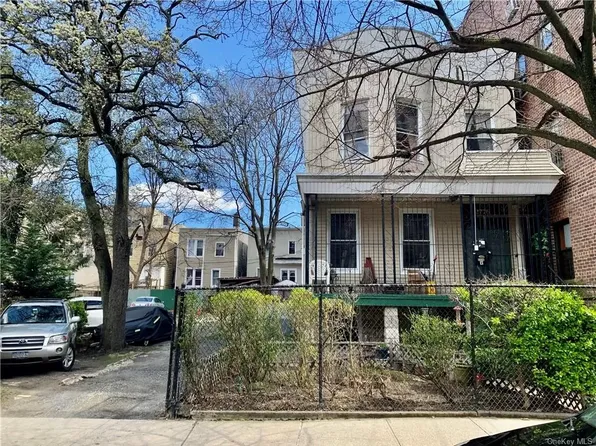 2776 Briggs Ave, Bronx, NY 10458