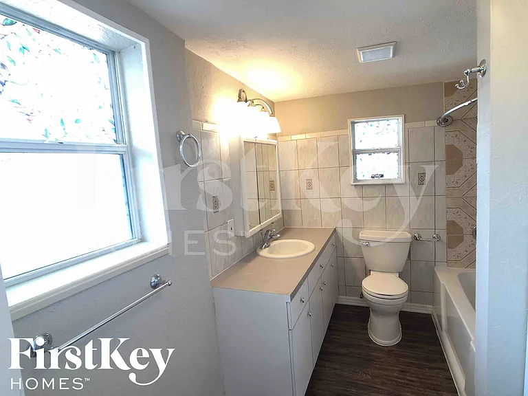 645 Lexington St — Photo 16