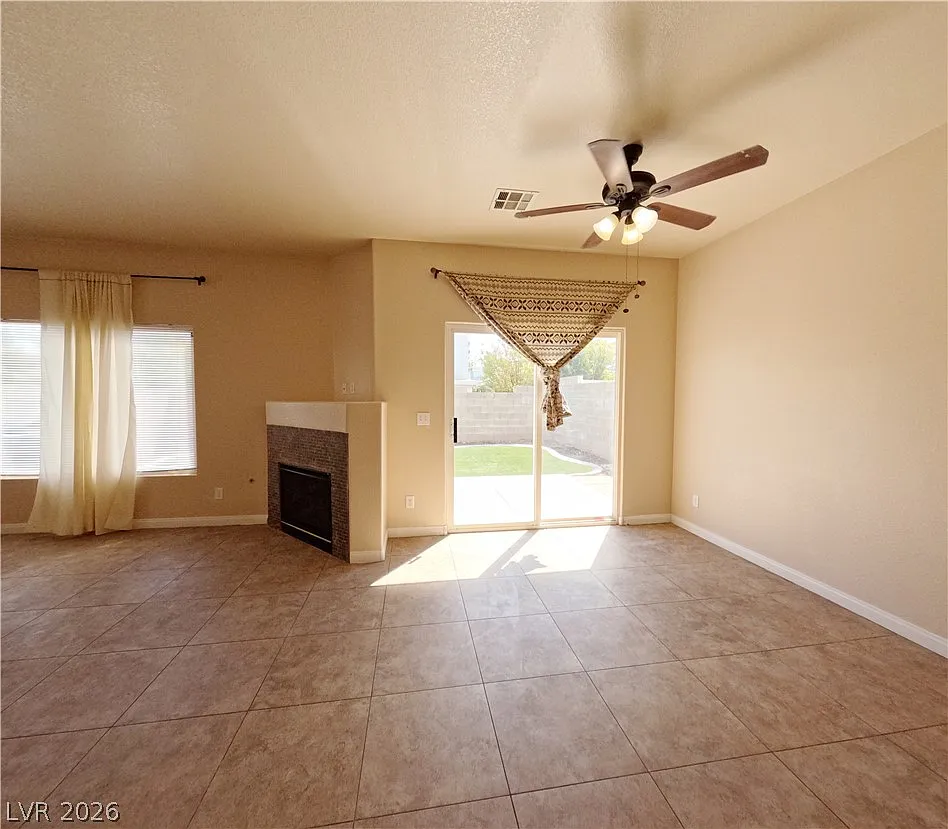 4 bed, 2.5 bath, 1631 sqft, $1,995 — Photo 4