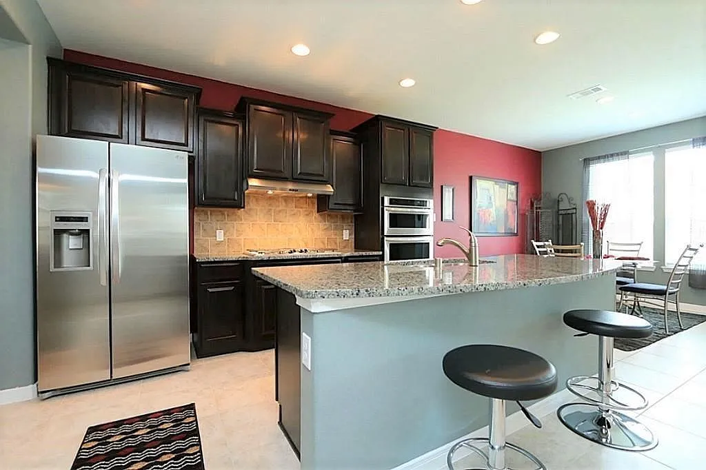 5 bed, 3.0 bath, 2741 sqft, $2,950 — Photo 3