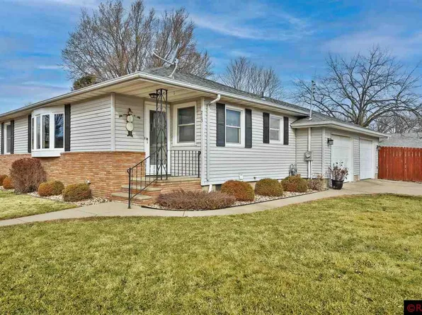 213 9th Ave NE, Waseca, MN 56093