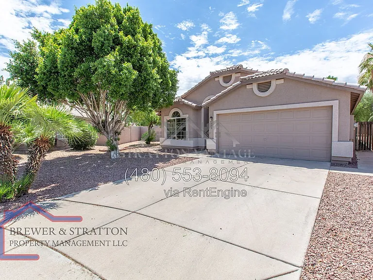 689 W Constitution Dr — Photo 2