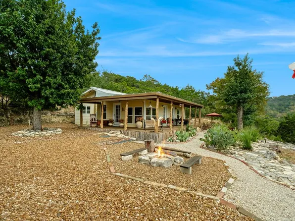 411 Valley View Dr, Pipe Creek, TX 78063