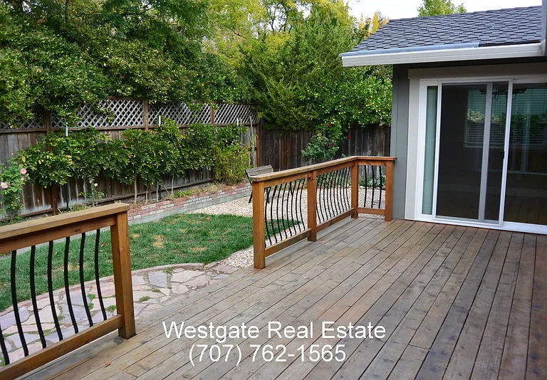 530 Chase St — Photo 20