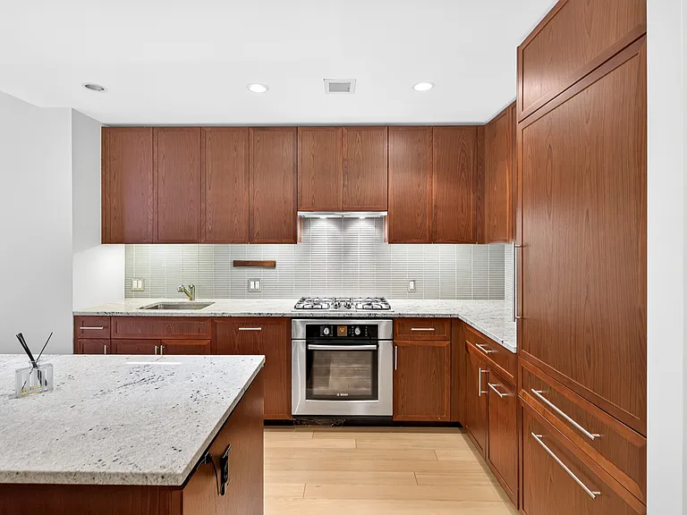 580 Washington St #5E — Photo 9
