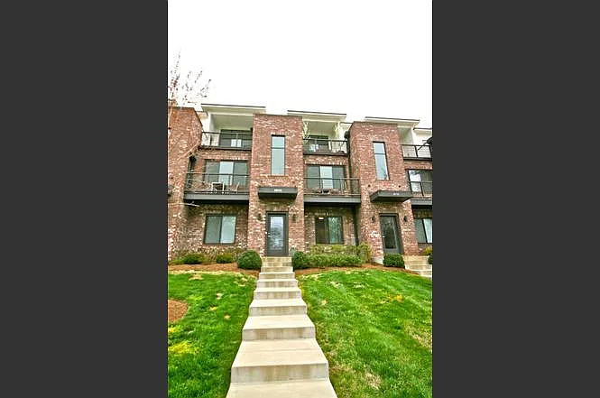 1029 Chester Ave — Photo 40