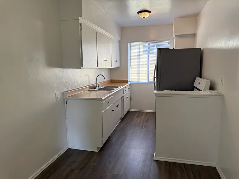 SEP-BUR APARTMENTS — Photo 19
