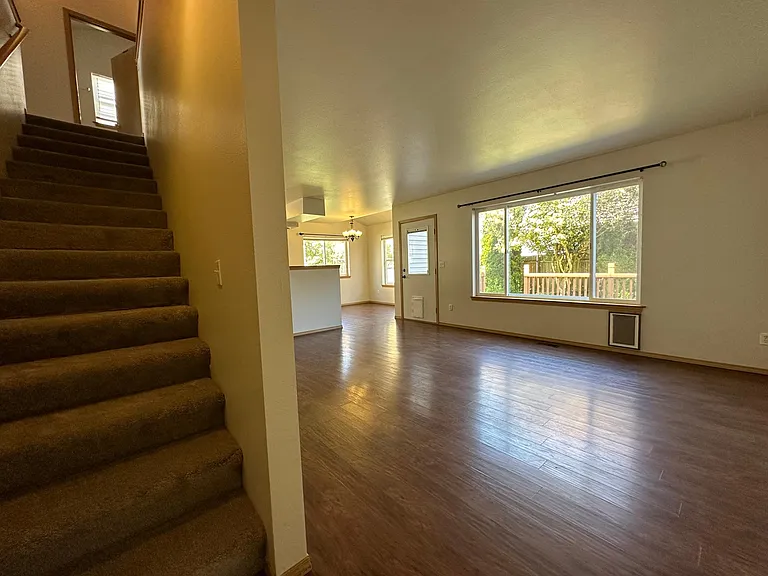 3016 Pacific St — Photo 2