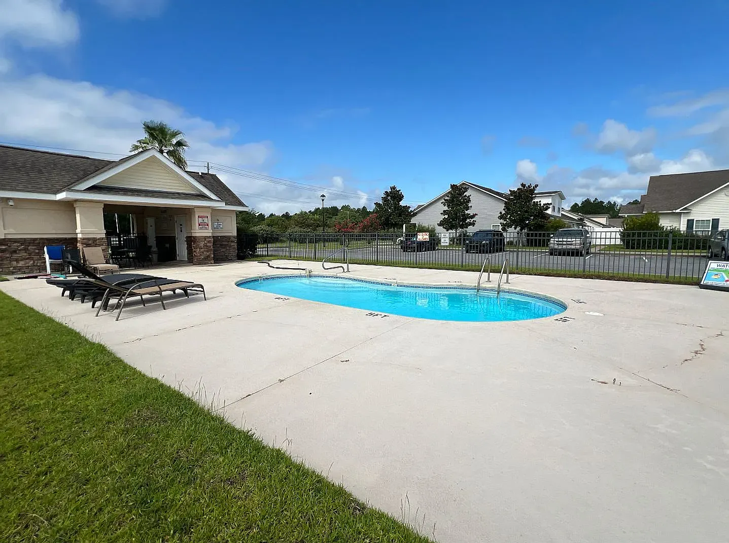 3 bed, 1446 sqft, $1,900 — Photo 2