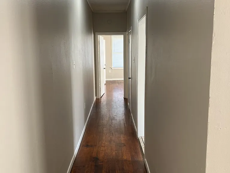2402 Proctor Ave — Photo 6