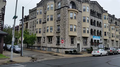 Stoneleigh Court Apartments Photo 1