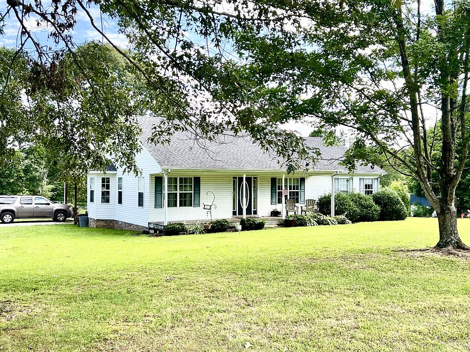 1st image of 153 Commodore Cir