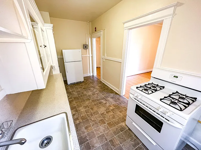 Bancroft Apartments — Photo 8