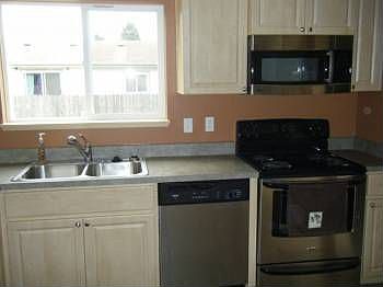 2nd image of 958 SE 13th Ave