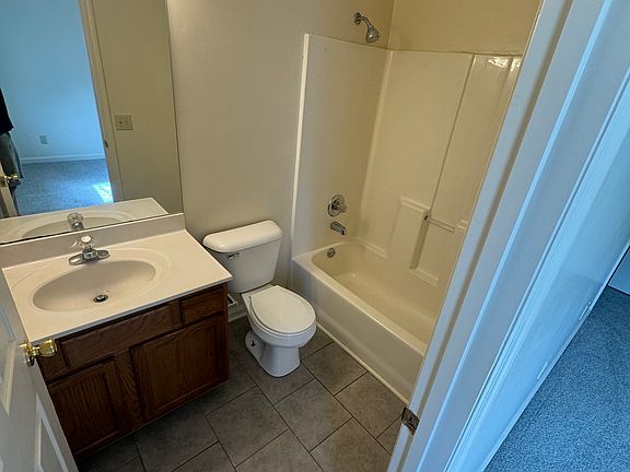 5th image of 104 Woodhill Ct