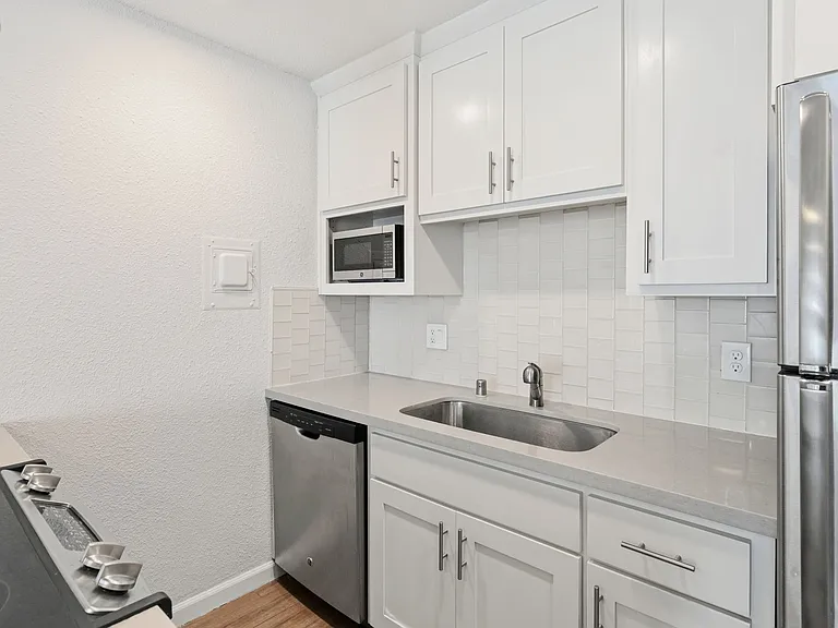 2522 T St #5 — Photo 11