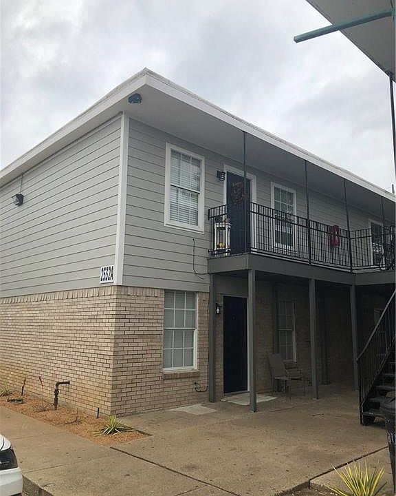 2nd image of 2532 Charlotte St APT 6