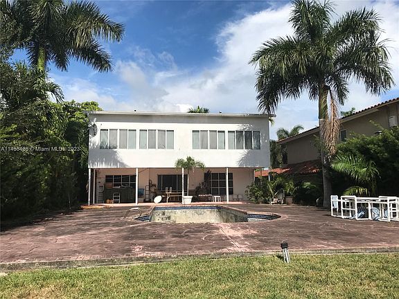 5th image of 932 N Northlake Dr