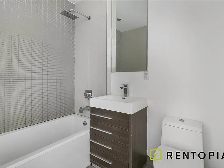 106 Meserole St #1C — Photo 3