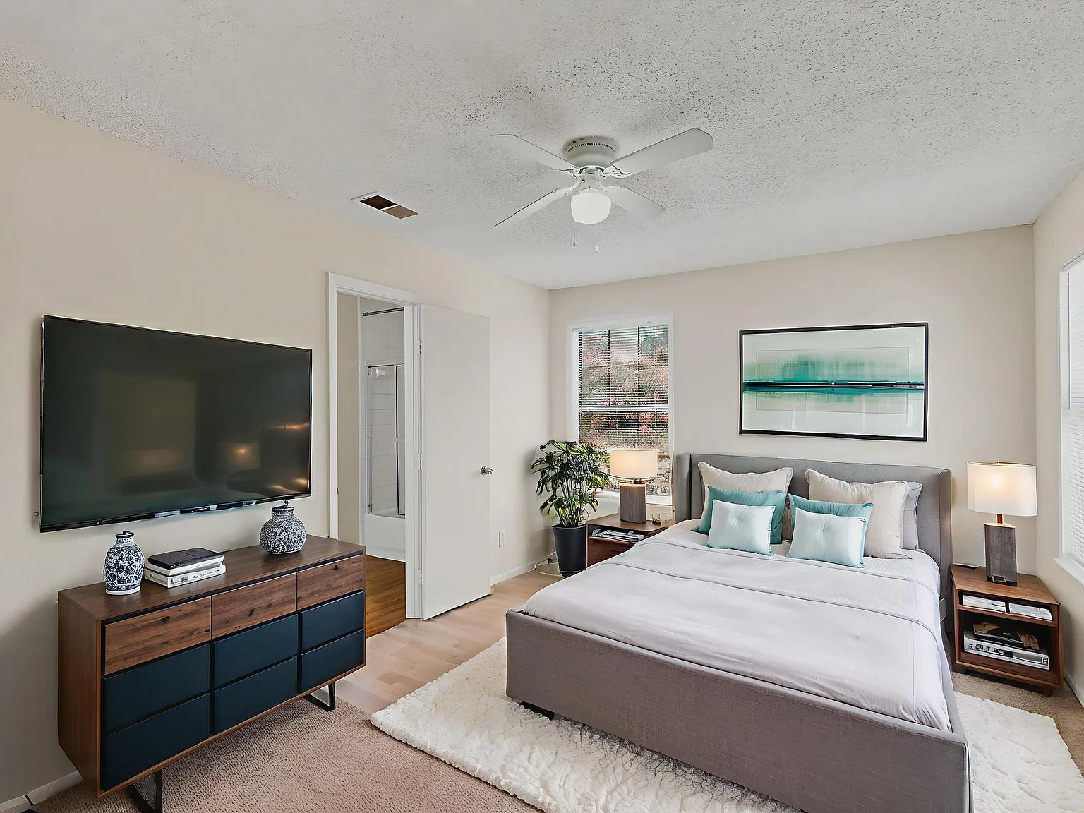 2 bed, 1.5 bath, 1150 sqft, $1,650 — Photo 3